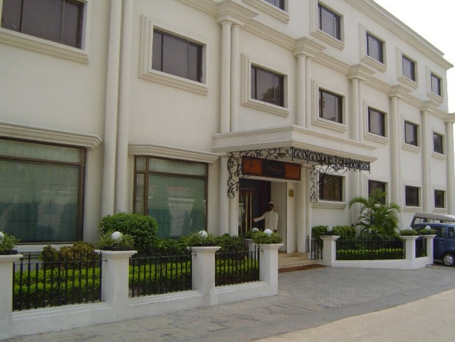 La Place Sarovar Portico 3*