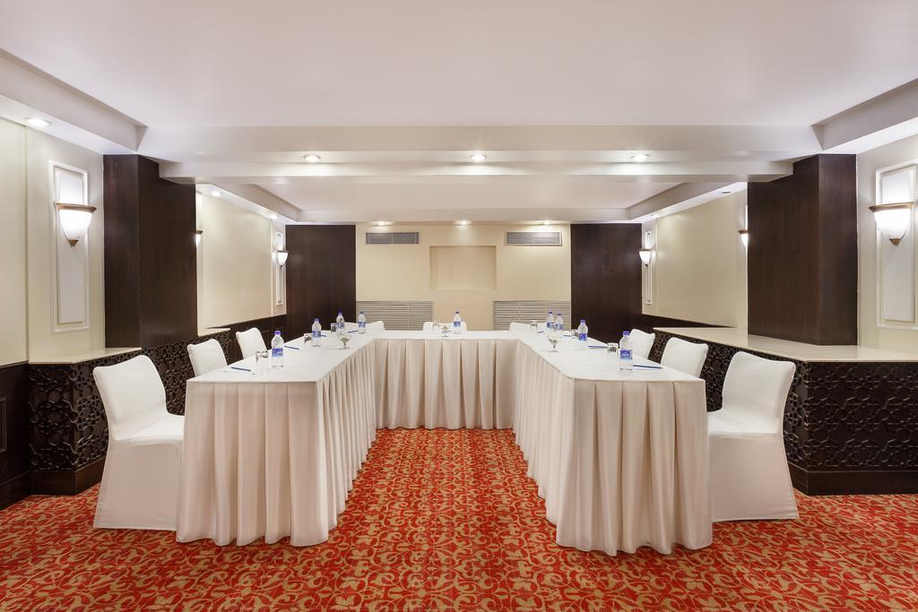 Hotel La Place Sarovar Portico