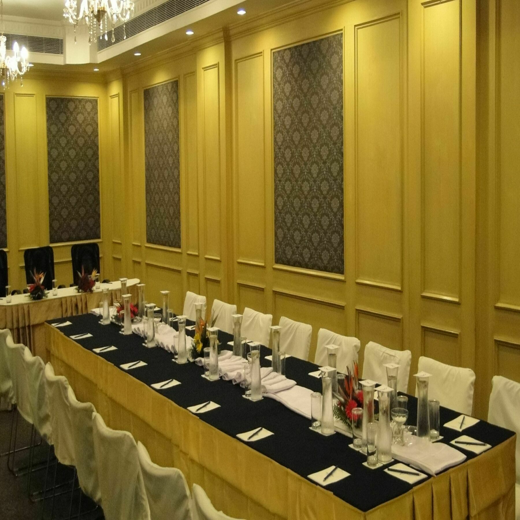 Hotel La Place Sarovar Portico Lucknow